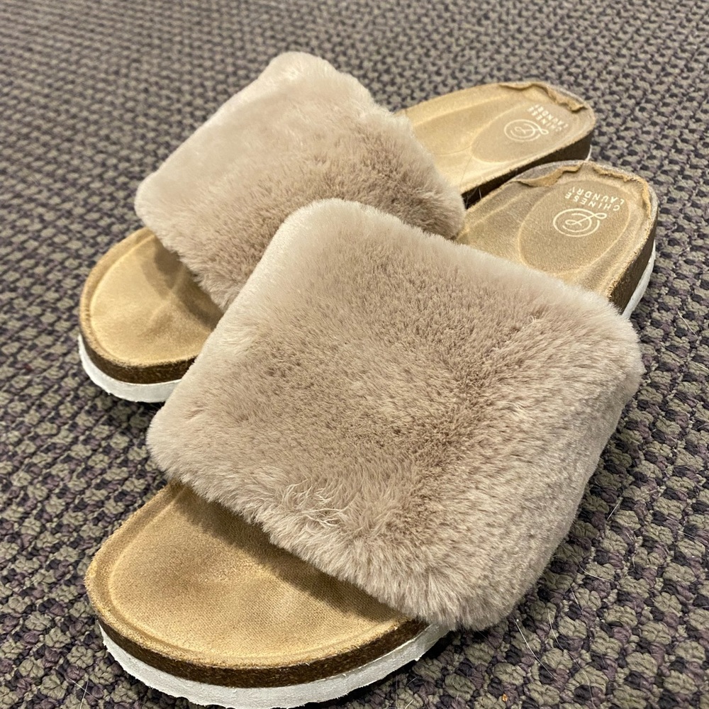 Chinese Laundry Fluffy Slides